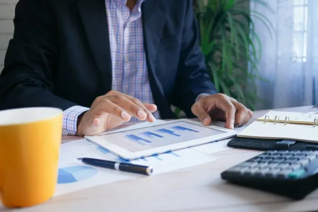 Manage digital guest lists